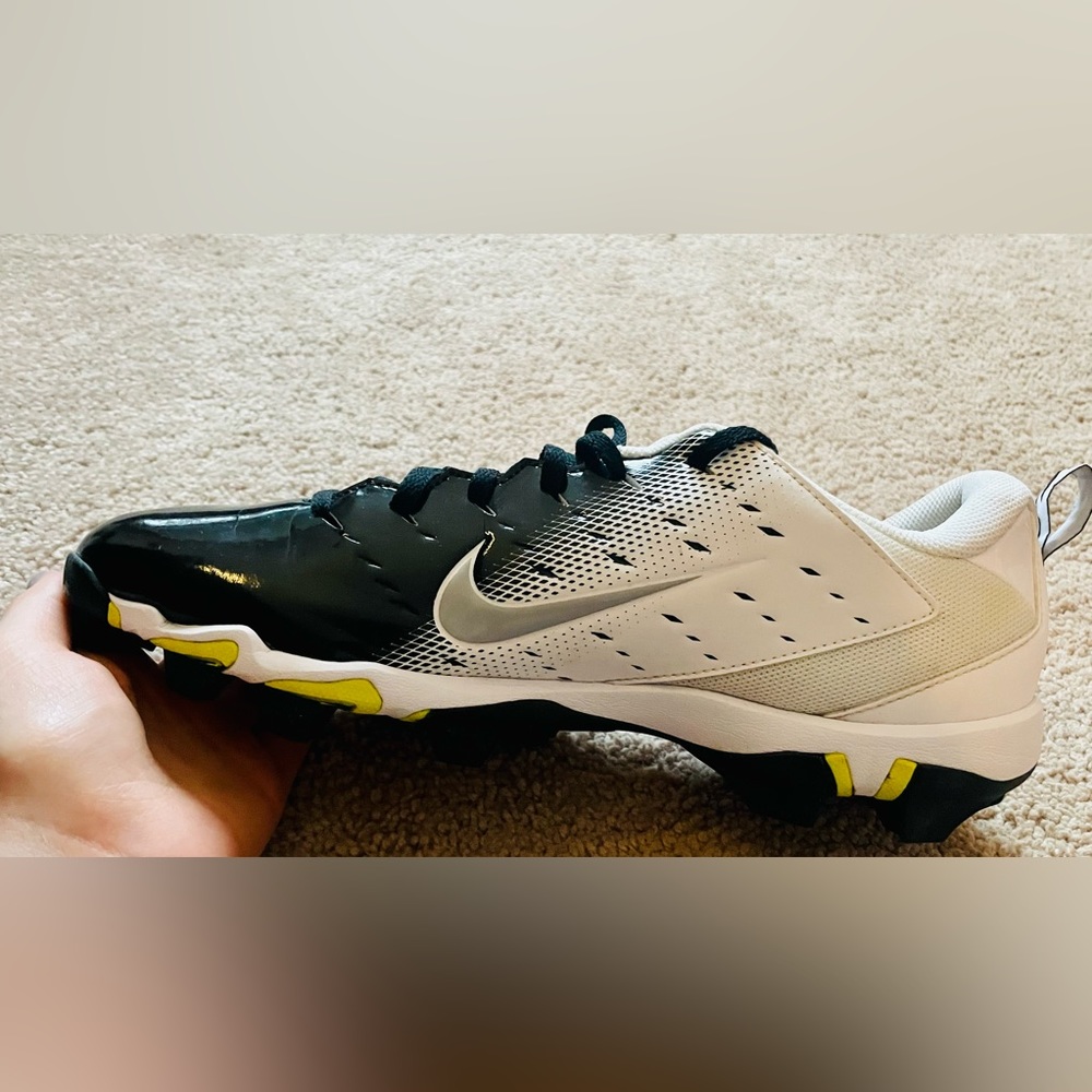 Nike Softball Cleats - Picture 3 of 6